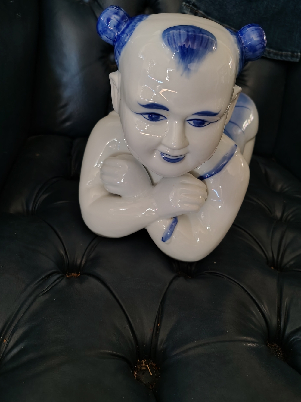 Kids Bath & Skin Decorative Blue and White Ceramic Figurine